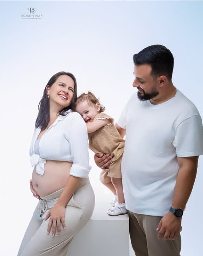 Ensaio de família com gestante, filha e pai